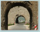 (7/54): Golubac - ruiny twierdzy nad Dunajem - droga przejazdowa
