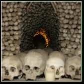 (6/80): Ossuarium - Kostnica (kaplica czaszek) w Sedlcu - wntrza
