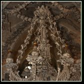 (8/80): Ossuarium - Kostnica (kaplica czaszek) w Sedlcu - wntrza