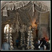 (13/80): Ossuarium - Kostnica (kaplica czaszek) w Sedlcu - wntrza